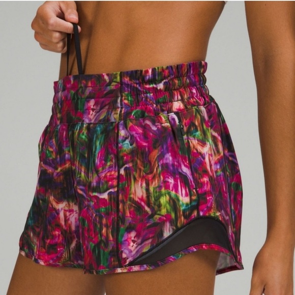 lululemon athletica Pants - LULULEMON HOTTY HOT LR SHORT *LINED Hyper Flow Pink Multi SIZE-4 (z)